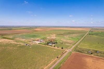 Embrace Rural Living: Stunning Property North of Abernathy